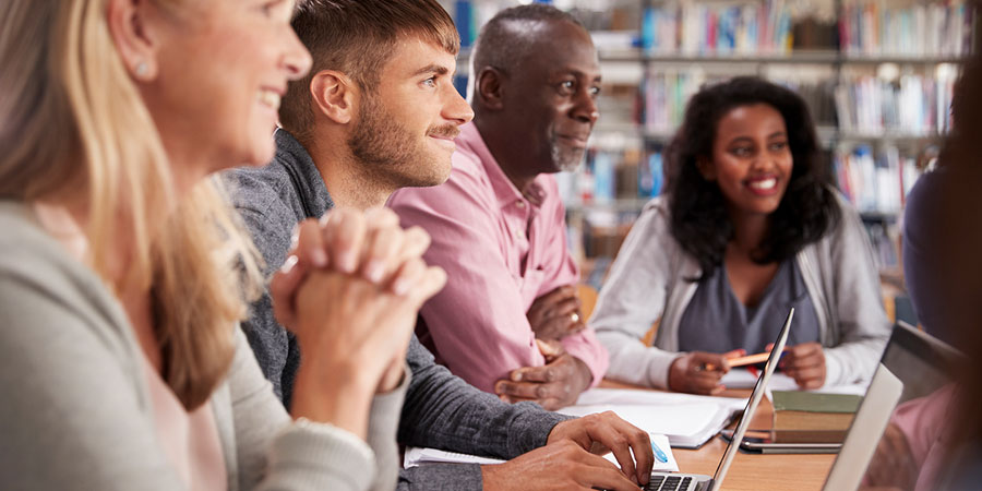 adult-students-library-900x450